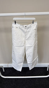260 - WHITE BARREL LEG JEANS XTRA LARGE