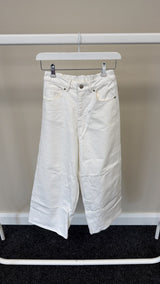 261 - WHITE STRAIGHT LEG JEANS XS